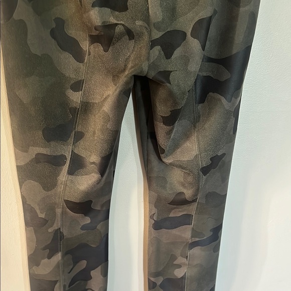 WHBM Runway Leggings - Picture 8 of 12